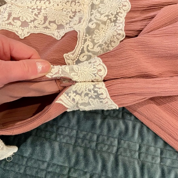 WISHLIST Boho Dress, size M, Dusty Rose with cream lace - Picture 4 of 4